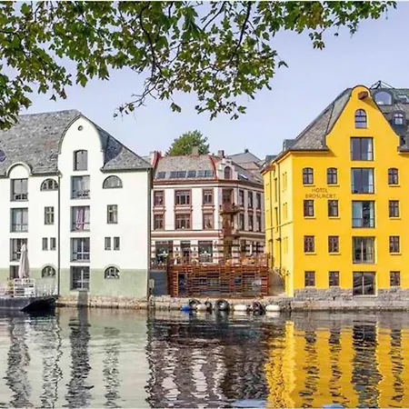 아파트 Beautiful Fjord View, High Standard, Fully Equipped *