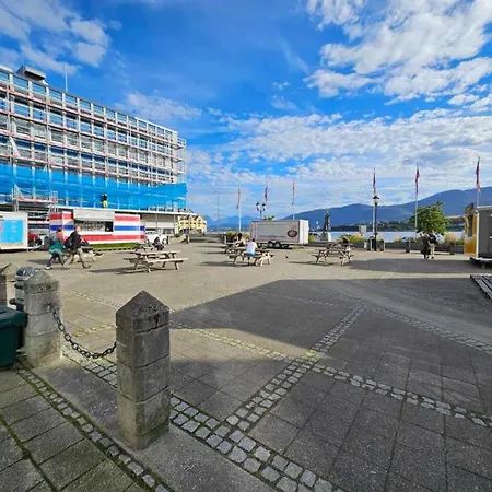 Beautiful Fjord View, High Standard, Fully Equipped 아파트 *